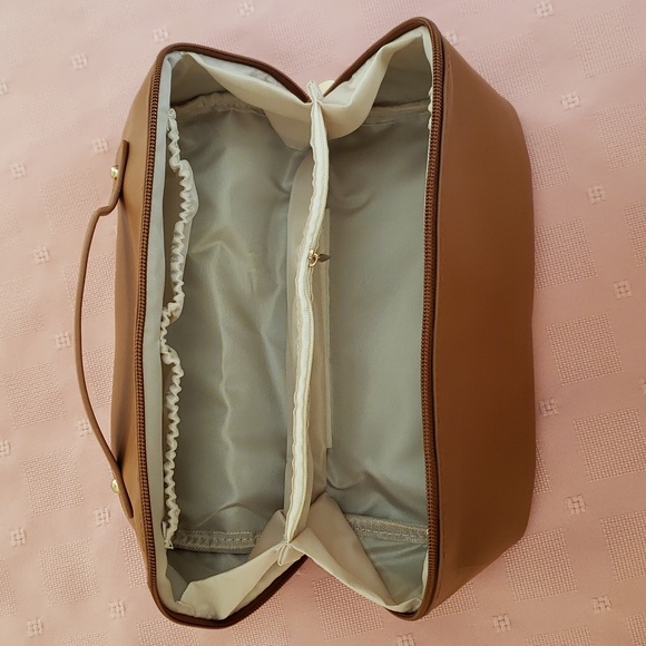 * NEW* Large Make up Case - Picture 5 of 10